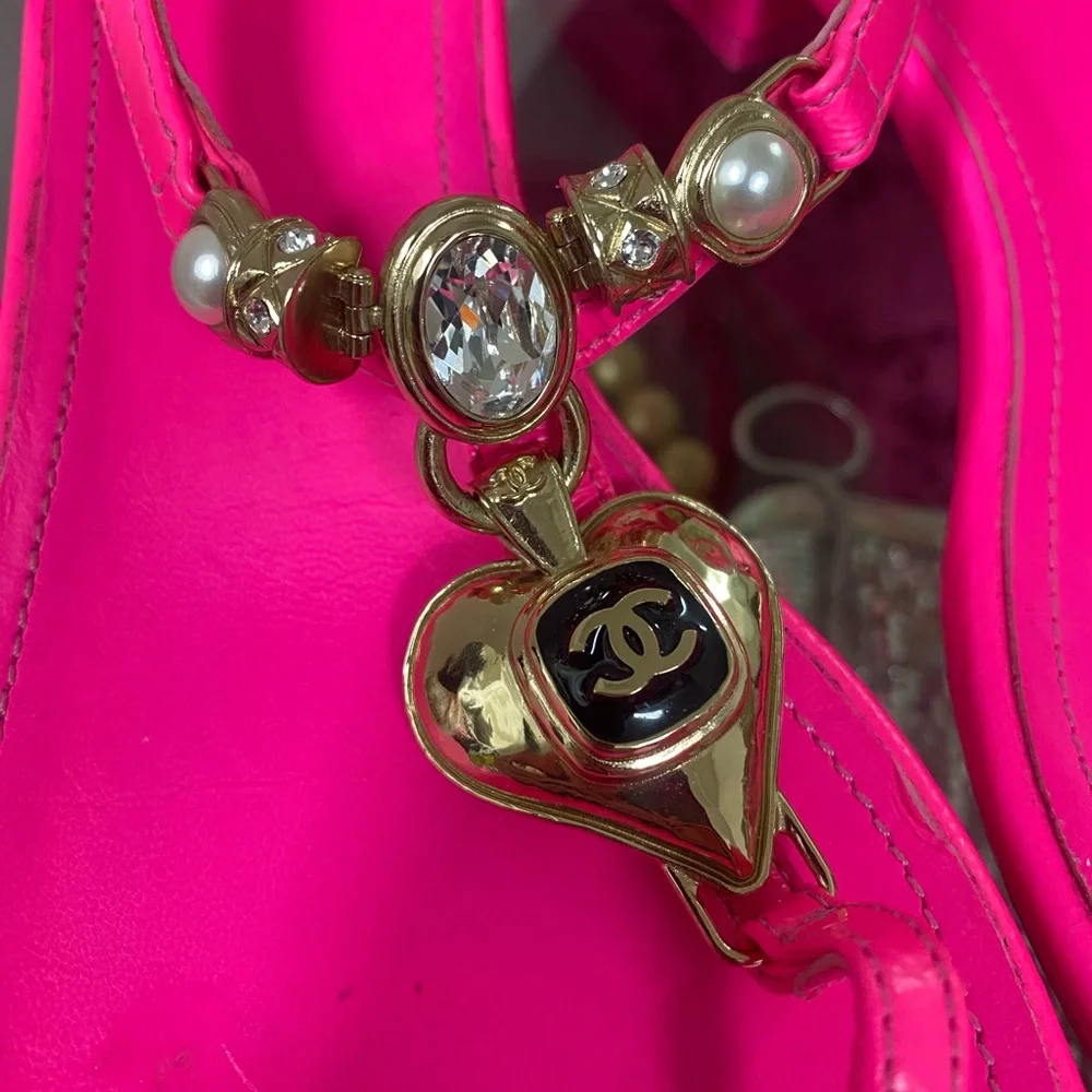 CHANEL Hot Pink Heart Charm T-Strap Sandals - Picture 2 of 6